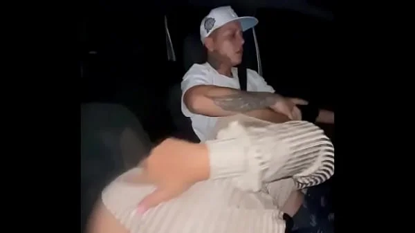 se folla a joven de 21 años después de la disco sexo en auto publico